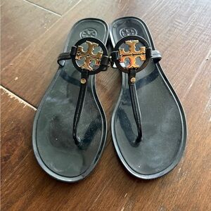 Tory Burch Mini Miller Jelly Thong Sandal in perfect black size 8